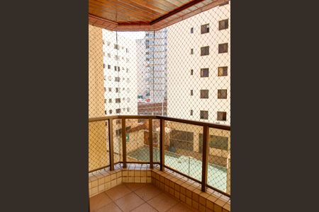 Apartamento à venda com 226m², 4 quartos e 2 vagas Apartamento à venda com 226m², 4 quartos e 2 vagasVaranda