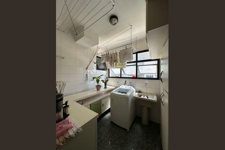 Apartamento à venda com 81m², 3 quartos e 2 vagas Apartamento à venda com 81m², 3 quartos e 2 vagasÁrea de Serviço