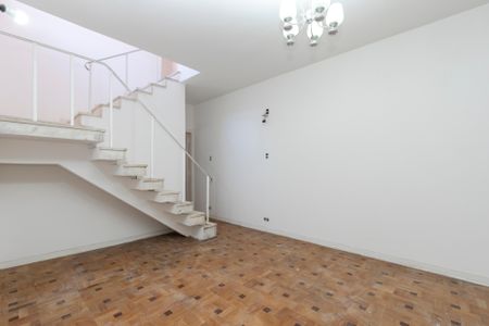 Casa para alugar com 170m², 3 quartos e 2 vagas Casa para alugar com 170m², 3 quartos e 2 vagasSala