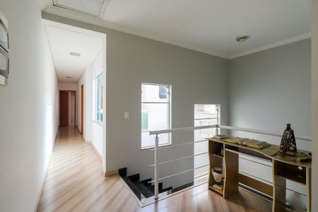 Casa à venda com 282m², 3 quartos e 4 vagas Casa à venda com 282m², 3 quartos e 4 vagasCorredor dos Quartos