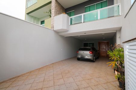 Casa à venda com 282m², 3 quartos e 4 vagas Casa à venda com 282m², 3 quartos e 4 vagasGaragem
