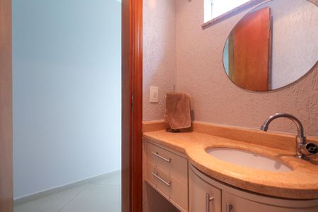 Casa à venda com 282m², 3 quartos e 4 vagas Casa à venda com 282m², 3 quartos e 4 vagasLavabo