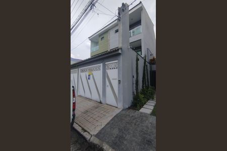 Casa à venda com 282m², 3 quartos e 4 vagas Casa à venda com 282m², 3 quartos e 4 vagasFachada + Placa