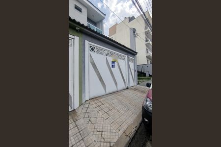 Casa à venda com 282m², 3 quartos e 4 vagas Casa à venda com 282m², 3 quartos e 4 vagasFachada + Placa