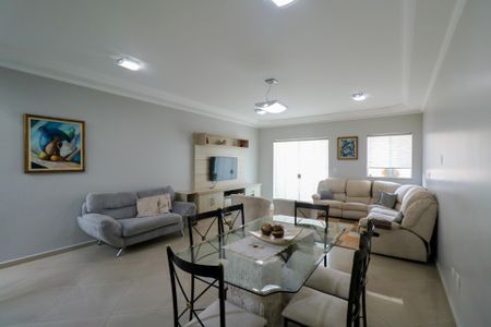 Casa à venda com 282m², 3 quartos e 4 vagas Casa à venda com 282m², 3 quartos e 4 vagasSala