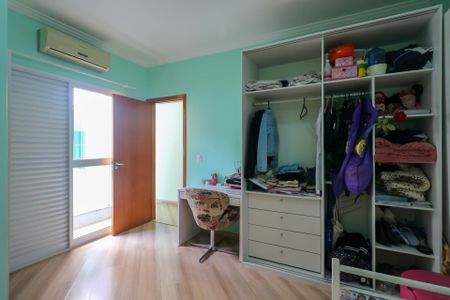 Casa à venda com 282m², 3 quartos e 4 vagas Casa à venda com 282m², 3 quartos e 4 vagasSuíte 2
