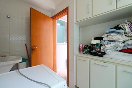 Casa à venda com 282m², 3 quartos e 4 vagas Casa à venda com 282m², 3 quartos e 4 vagasÁrea de Serviço