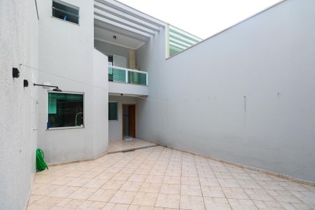Casa à venda com 282m², 3 quartos e 4 vagas Casa à venda com 282m², 3 quartos e 4 vagasQuintal