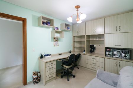 Casa à venda com 282m², 3 quartos e 4 vagas Casa à venda com 282m², 3 quartos e 4 vagasEscritório