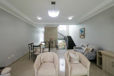 Casa à venda com 282m², 3 quartos e 4 vagas Casa à venda com 282m², 3 quartos e 4 vagasSala