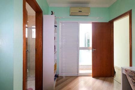 Casa à venda com 282m², 3 quartos e 4 vagas Casa à venda com 282m², 3 quartos e 4 vagasSuíte 2