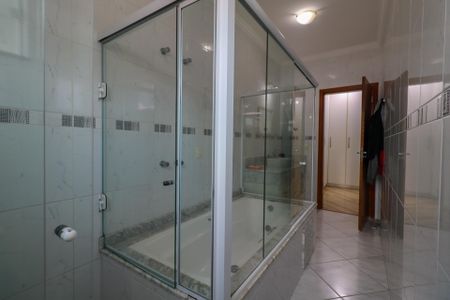 Casa à venda com 282m², 3 quartos e 4 vagas Casa à venda com 282m², 3 quartos e 4 vagasBanheiro da Suíte 1