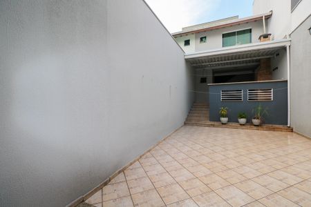 Casa à venda com 282m², 3 quartos e 4 vagas Casa à venda com 282m², 3 quartos e 4 vagasQuintal