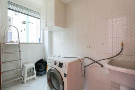Casa à venda com 282m², 3 quartos e 4 vagas Casa à venda com 282m², 3 quartos e 4 vagasÁrea de Serviço