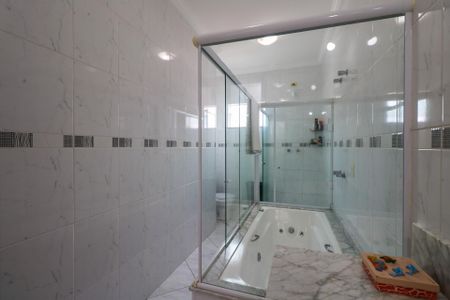 Casa à venda com 282m², 3 quartos e 4 vagas Casa à venda com 282m², 3 quartos e 4 vagasBanheiro da Suíte 1