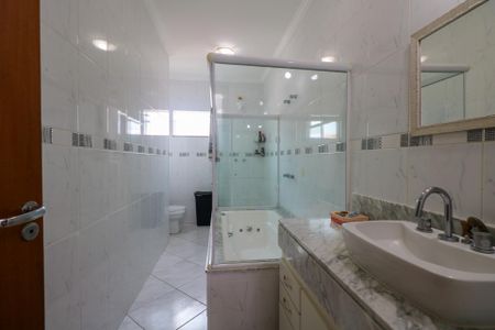 Casa à venda com 282m², 3 quartos e 4 vagas Casa à venda com 282m², 3 quartos e 4 vagasBanheiro da Suíte 1