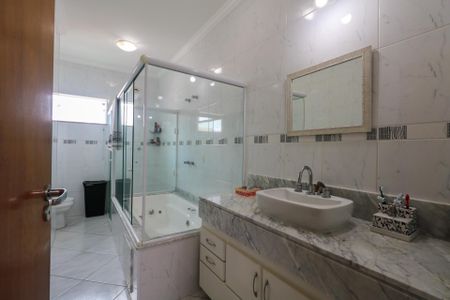 Casa à venda com 282m², 3 quartos e 4 vagas Casa à venda com 282m², 3 quartos e 4 vagasBanheiro da Suíte 1