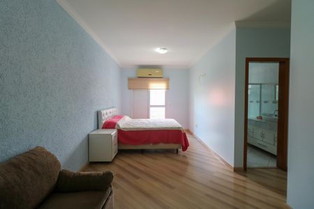 Casa à venda com 282m², 3 quartos e 4 vagas Casa à venda com 282m², 3 quartos e 4 vagasSuíte 1