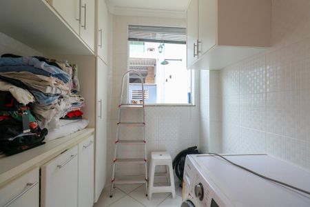 Casa à venda com 282m², 3 quartos e 4 vagas Casa à venda com 282m², 3 quartos e 4 vagasÁrea de Serviço