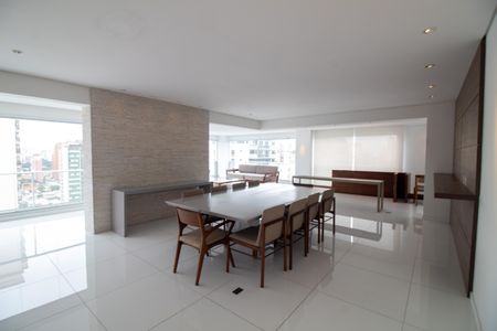 Apartamento à venda com 442m², 4 quartos e 6 vagas Apartamento à venda com 442m², 4 quartos e 6 vagasSala de Jantar