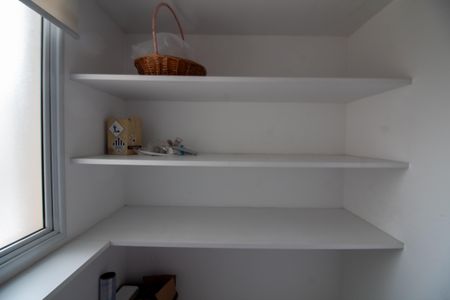 Apartamento à venda com 442m², 4 quartos e 6 vagas Apartamento à venda com 442m², 4 quartos e 6 vagasDispensa