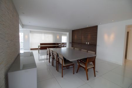 Apartamento à venda com 442m², 4 quartos e 6 vagas Apartamento à venda com 442m², 4 quartos e 6 vagasSala de Jantar