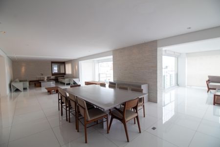 Apartamento à venda com 442m², 4 quartos e 6 vagas Apartamento à venda com 442m², 4 quartos e 6 vagasSala de Jantar