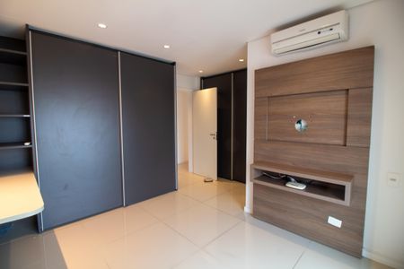 Apartamento à venda com 442m², 4 quartos e 6 vagas Apartamento à venda com 442m², 4 quartos e 6 vagasSuíte 1