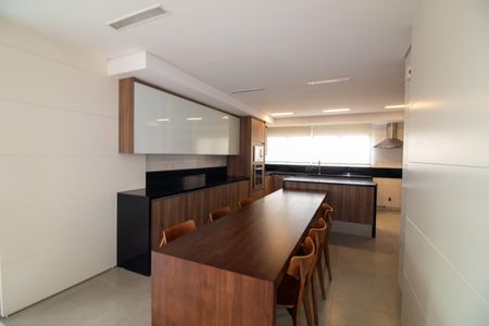 Apartamento à venda com 442m², 4 quartos e 6 vagas Apartamento à venda com 442m², 4 quartos e 6 vagasCozinha