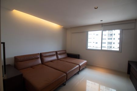 Apartamento à venda com 442m², 4 quartos e 6 vagas Apartamento à venda com 442m², 4 quartos e 6 vagasSala de TV