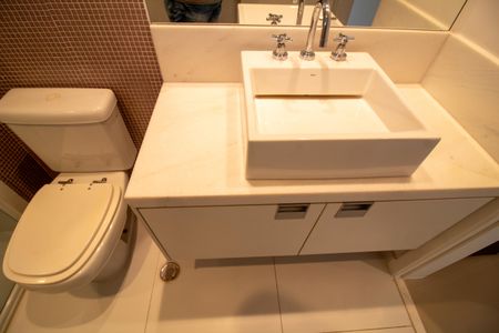 Apartamento à venda com 442m², 4 quartos e 6 vagas Apartamento à venda com 442m², 4 quartos e 6 vagasBanheiro da Suíte 2