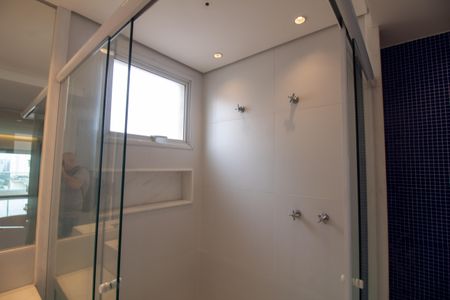 Apartamento à venda com 442m², 4 quartos e 6 vagas Apartamento à venda com 442m², 4 quartos e 6 vagasBanheiro da Suíte 4