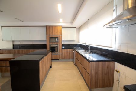 Apartamento à venda com 442m², 4 quartos e 6 vagas Apartamento à venda com 442m², 4 quartos e 6 vagasCozinha