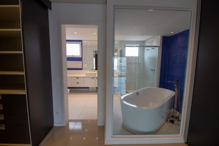 Apartamento à venda com 442m², 4 quartos e 6 vagas Apartamento à venda com 442m², 4 quartos e 6 vagasBanheiro da Suíte 4