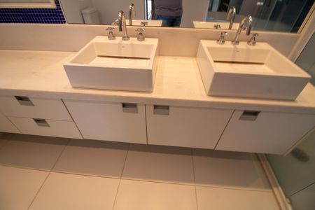 Apartamento à venda com 442m², 4 quartos e 6 vagas Apartamento à venda com 442m², 4 quartos e 6 vagasBanheiro da Suíte 4