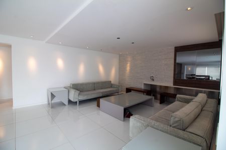 Apartamento à venda com 442m², 4 quartos e 6 vagas Apartamento à venda com 442m², 4 quartos e 6 vagasSala