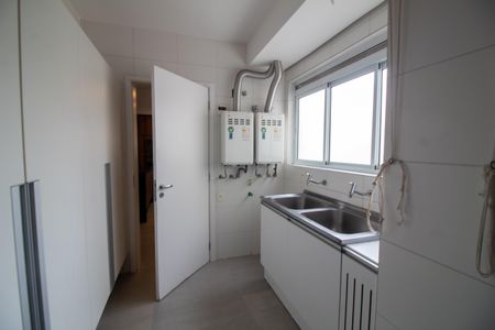 Apartamento à venda com 442m², 4 quartos e 6 vagas Apartamento à venda com 442m², 4 quartos e 6 vagasÁrea de Serviço