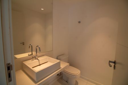 Apartamento à venda com 442m², 4 quartos e 6 vagas Apartamento à venda com 442m², 4 quartos e 6 vagasLavabo