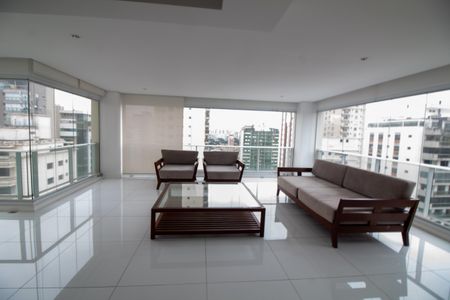 Apartamento à venda com 442m², 4 quartos e 6 vagas Apartamento à venda com 442m², 4 quartos e 6 vagasVaranda Gourmet