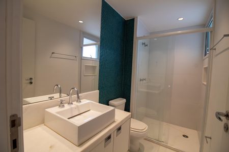 Apartamento à venda com 442m², 4 quartos e 6 vagas Apartamento à venda com 442m², 4 quartos e 6 vagasBanheiro da Suíte 1