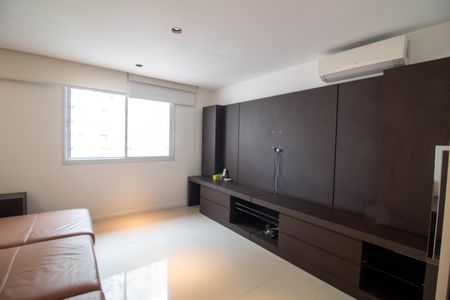 Apartamento à venda com 442m², 4 quartos e 6 vagas Apartamento à venda com 442m², 4 quartos e 6 vagasSala de TV