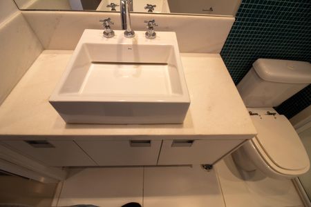 Apartamento à venda com 442m², 4 quartos e 6 vagas Apartamento à venda com 442m², 4 quartos e 6 vagasBanheiro da Suíte 1