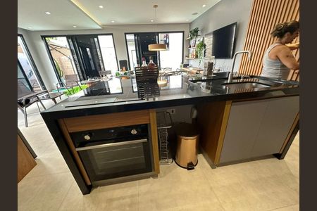 Casa de condomínio à venda com 400m², 4 quartos e 5 vagas Casa de condomínio à venda com 400m², 4 quartos e 5 vagasChurrasqueira