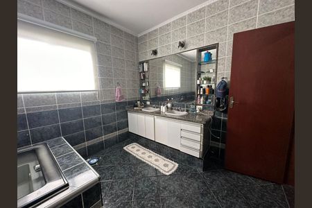 Casa de condomínio à venda com 400m², 4 quartos e 5 vagas Casa de condomínio à venda com 400m², 4 quartos e 5 vagasBanheiro