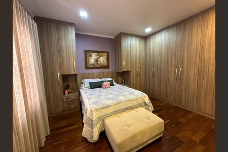 Casa de condomínio à venda com 400m², 4 quartos e 5 vagas Casa de condomínio à venda com 400m², 4 quartos e 5 vagasQuarto