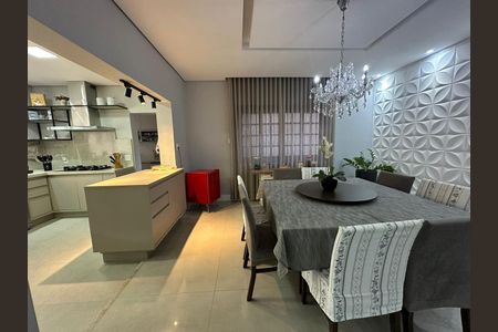 Casa de condomínio à venda com 400m², 4 quartos e 5 vagas Casa de condomínio à venda com 400m², 4 quartos e 5 vagasCozinha