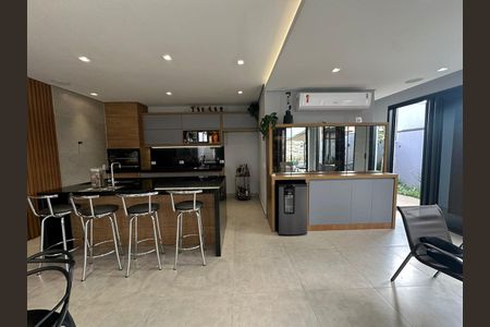 Casa de condomínio à venda com 400m², 4 quartos e 5 vagas Casa de condomínio à venda com 400m², 4 quartos e 5 vagasChurrasqueira