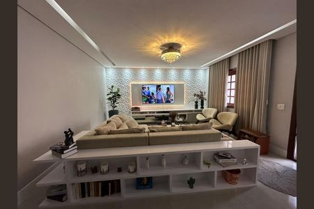 Casa de condomínio à venda com 400m², 4 quartos e 5 vagas Casa de condomínio à venda com 400m², 4 quartos e 5 vagasSala