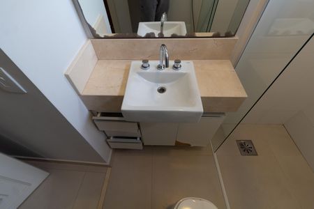 Casa de condomínio à venda com 750m², 4 quartos e 4 vagas Casa de condomínio à venda com 750m², 4 quartos e 4 vagasBANHEIRO DA QUARTO 3