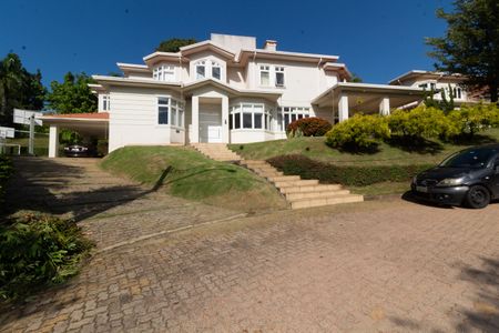 Casa de condomínio à venda com 750m², 4 quartos e 4 vagas Casa de condomínio à venda com 750m², 4 quartos e 4 vagasFACHADA